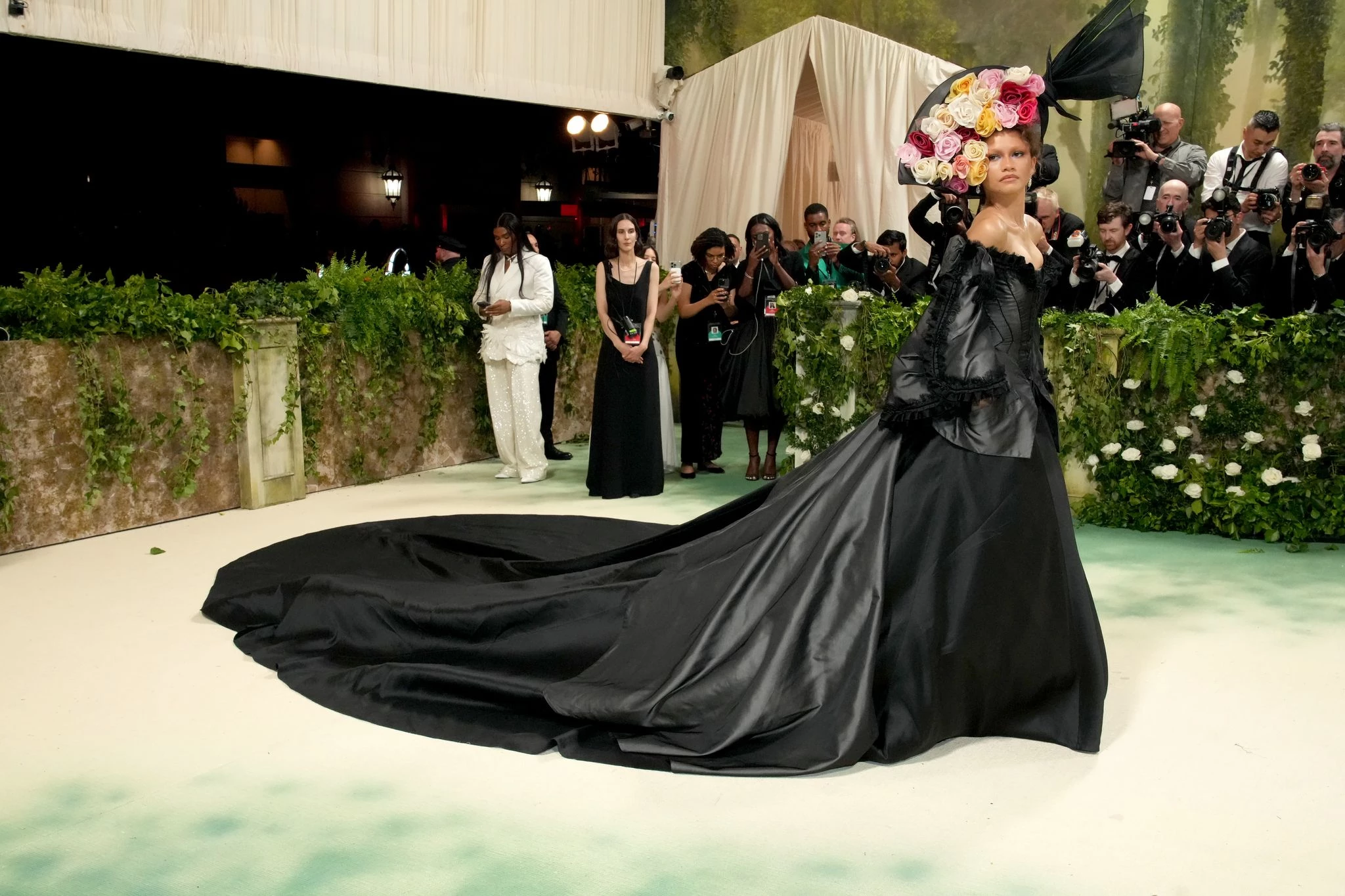 Гальяно на Met Gala: 17 образів, що змінили історію12