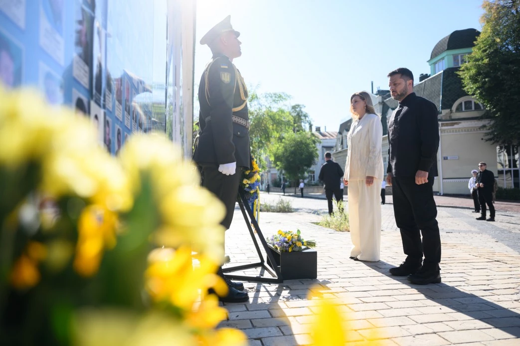Зеленська в LITKOVSKA: урочистий образ першої леді на День Незалежності2