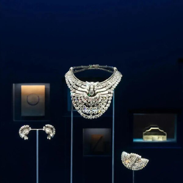 Викрадення діамантового кольє Van Cleef & Arpels з віденського музею