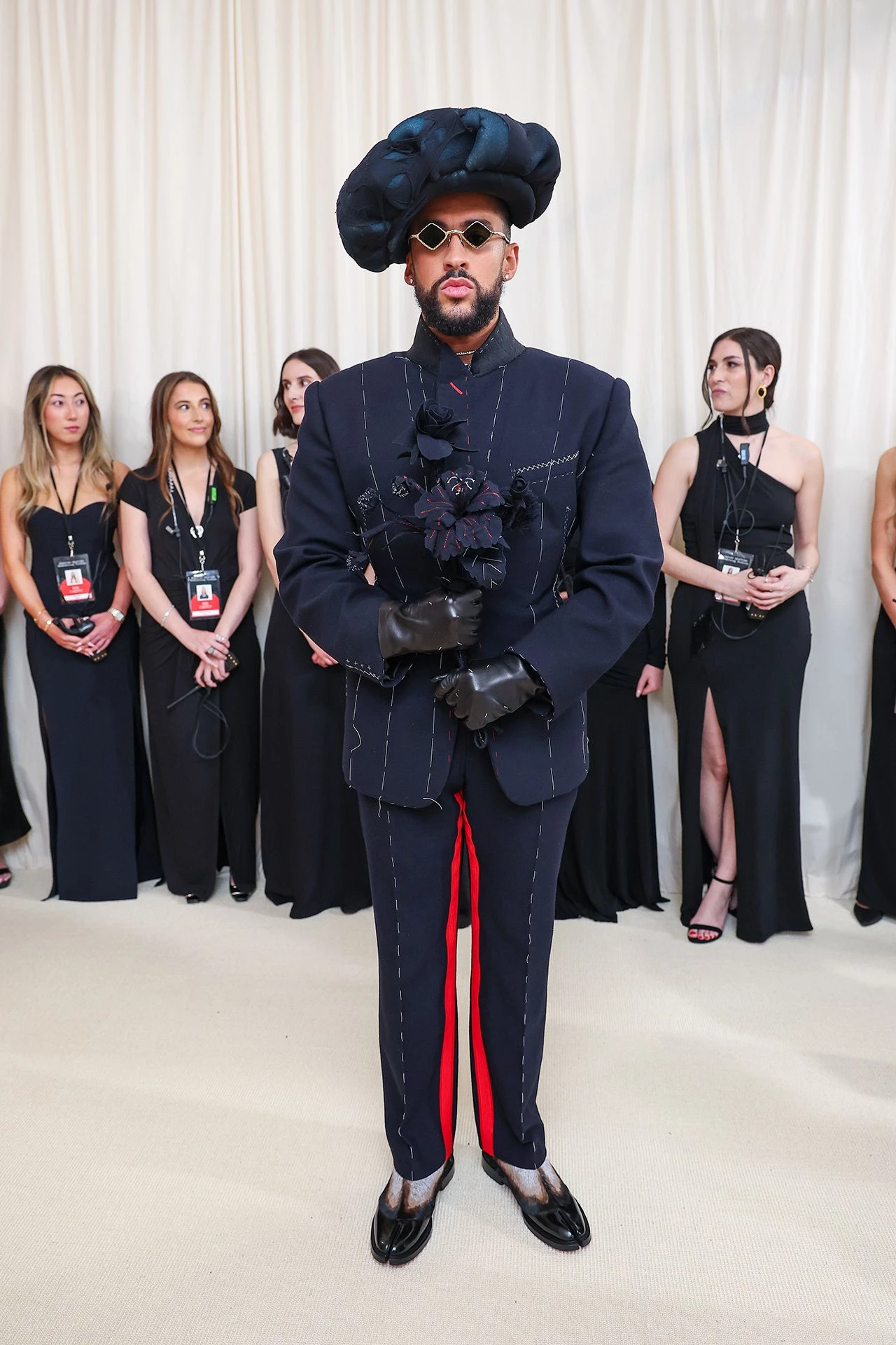 Гальяно на Met Gala: 17 образів, що змінили історію13