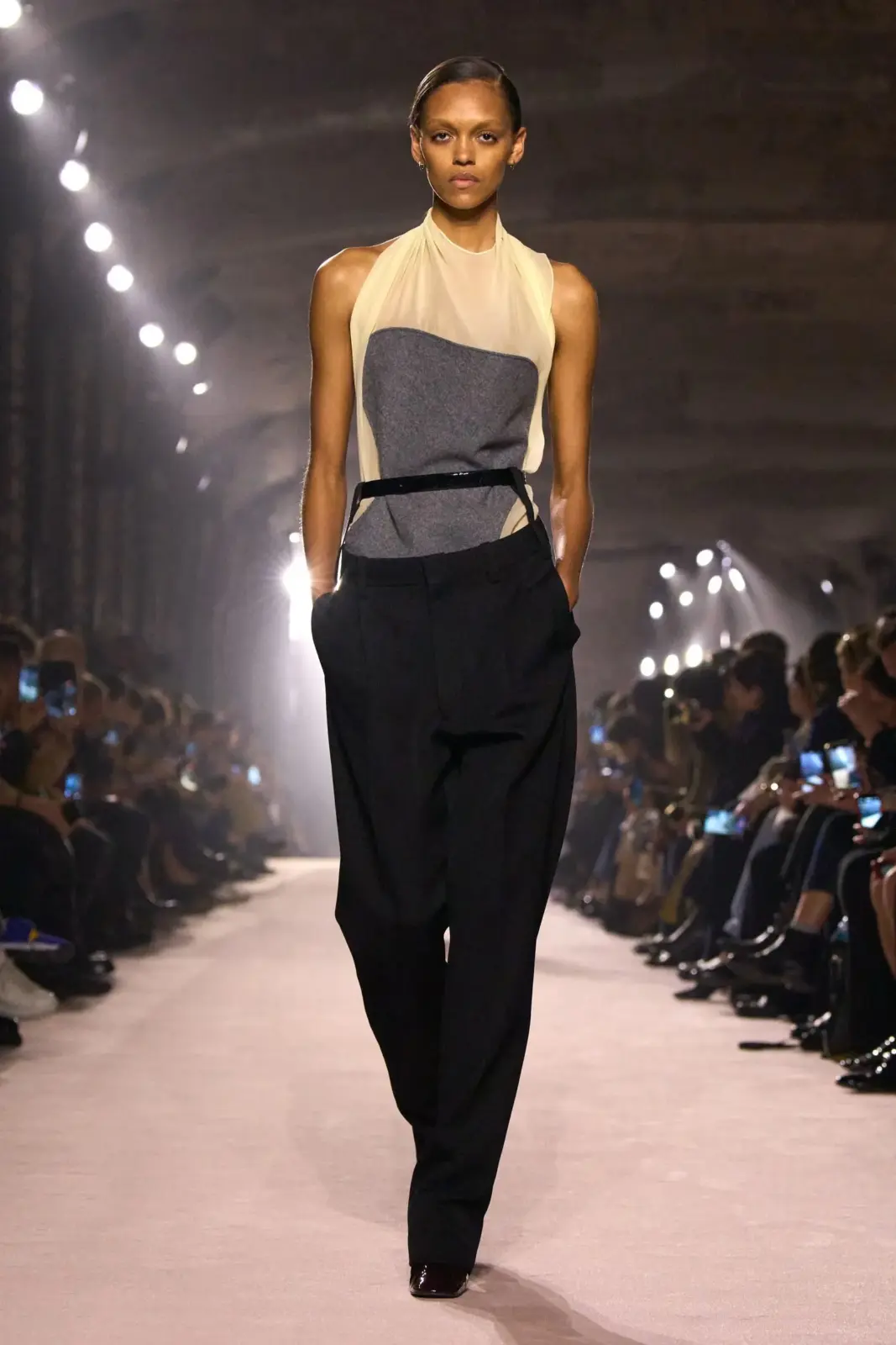 Power dressing: як жінки-лідерки повертають собі стиль6