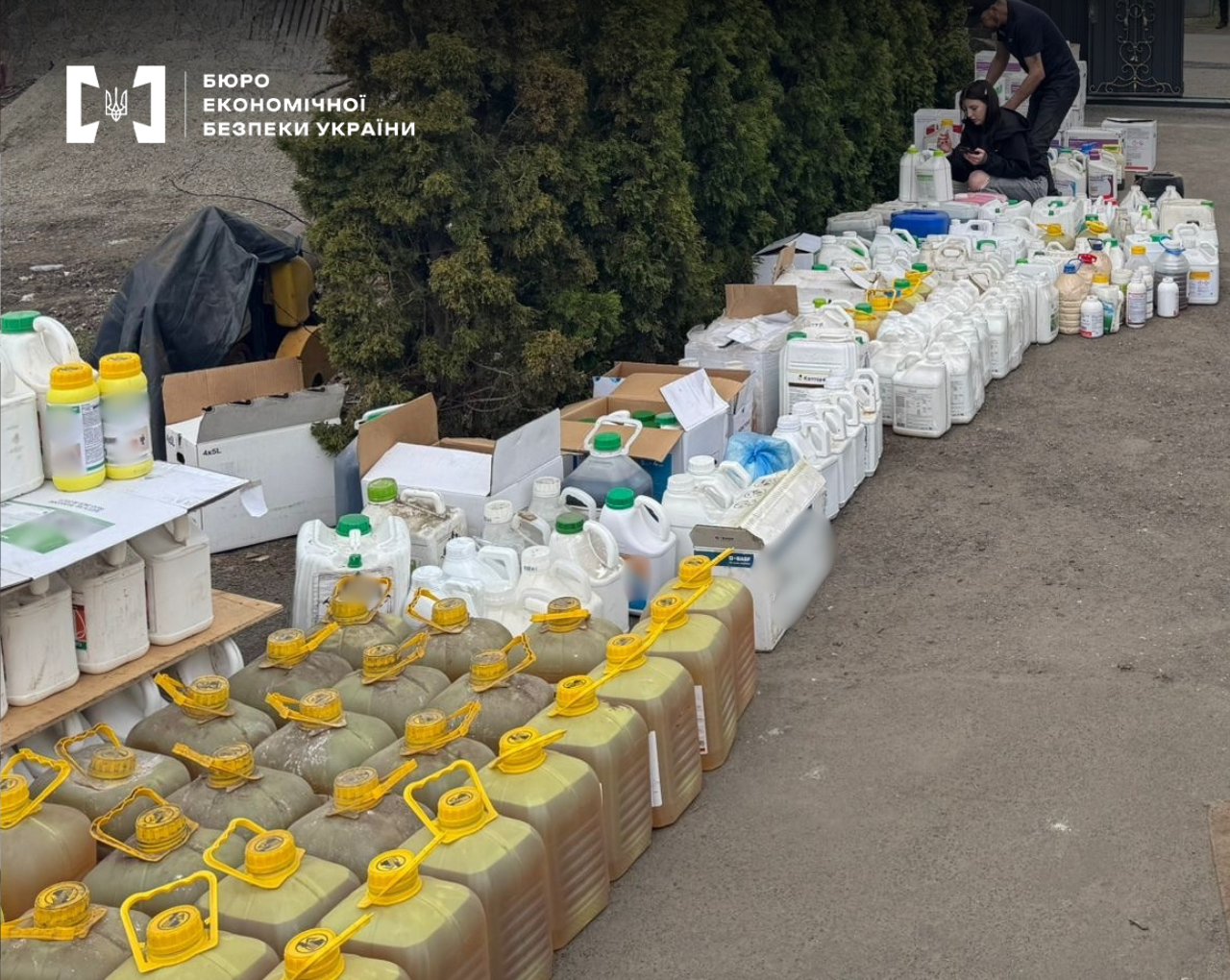 ДБР викрило потужний цех з виробництва фальсифікованих агрохімікатів0