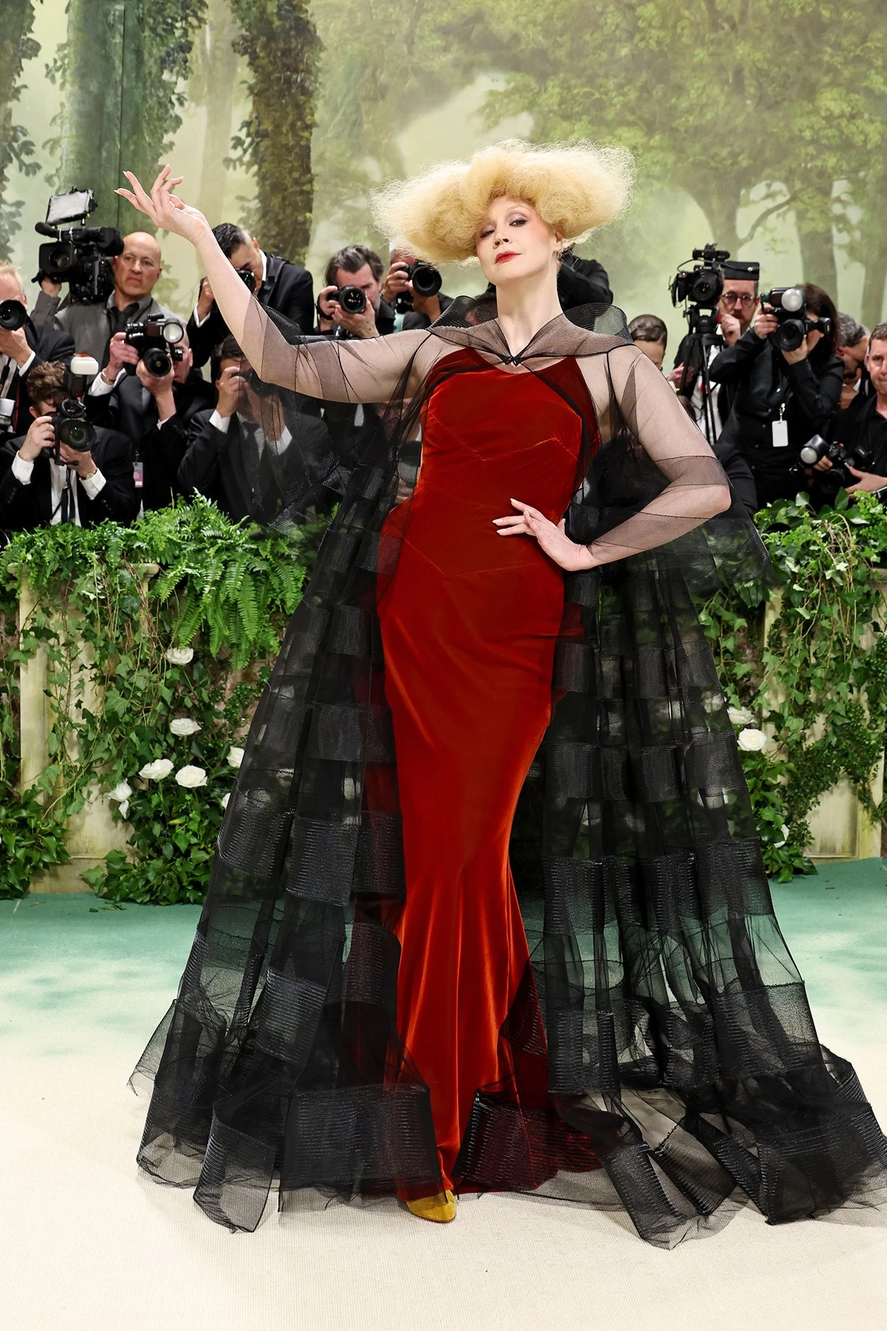 Гальяно на Met Gala: 17 образів, що змінили історію15