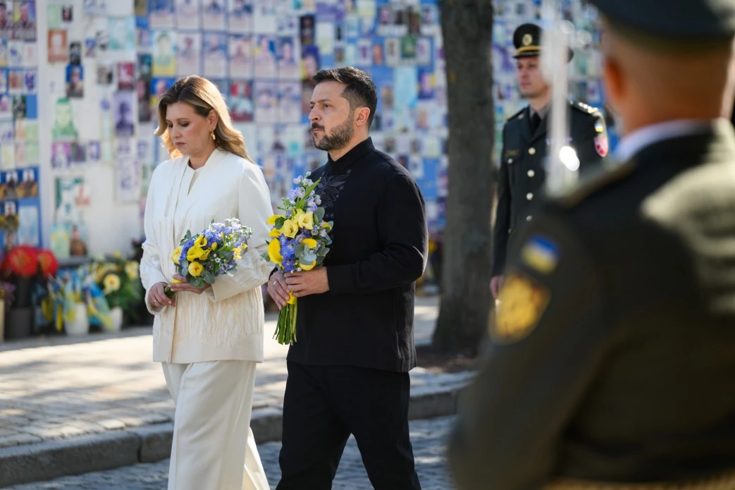 Зеленська в LITKOVSKA: урочистий образ першої леді на День Незалежності0