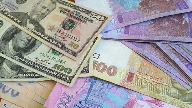 Гривня оновила історичний антирекорд: євро перетнув позначку 52,250