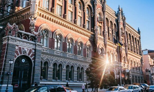Нацбанк пом’якшив валютні обмеження для громадян