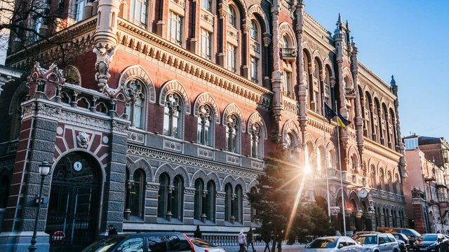 Нацбанк пом’якшив валютні обмеження для громадян